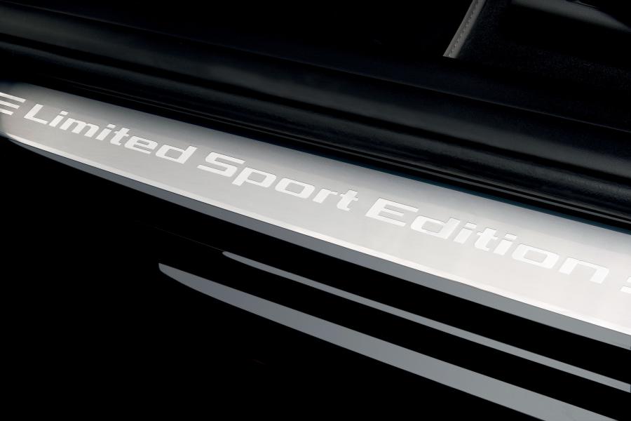Детали интерьера BMW X3 Sport Limited Edition (E83) 2009 года  (фото 2 из 14)